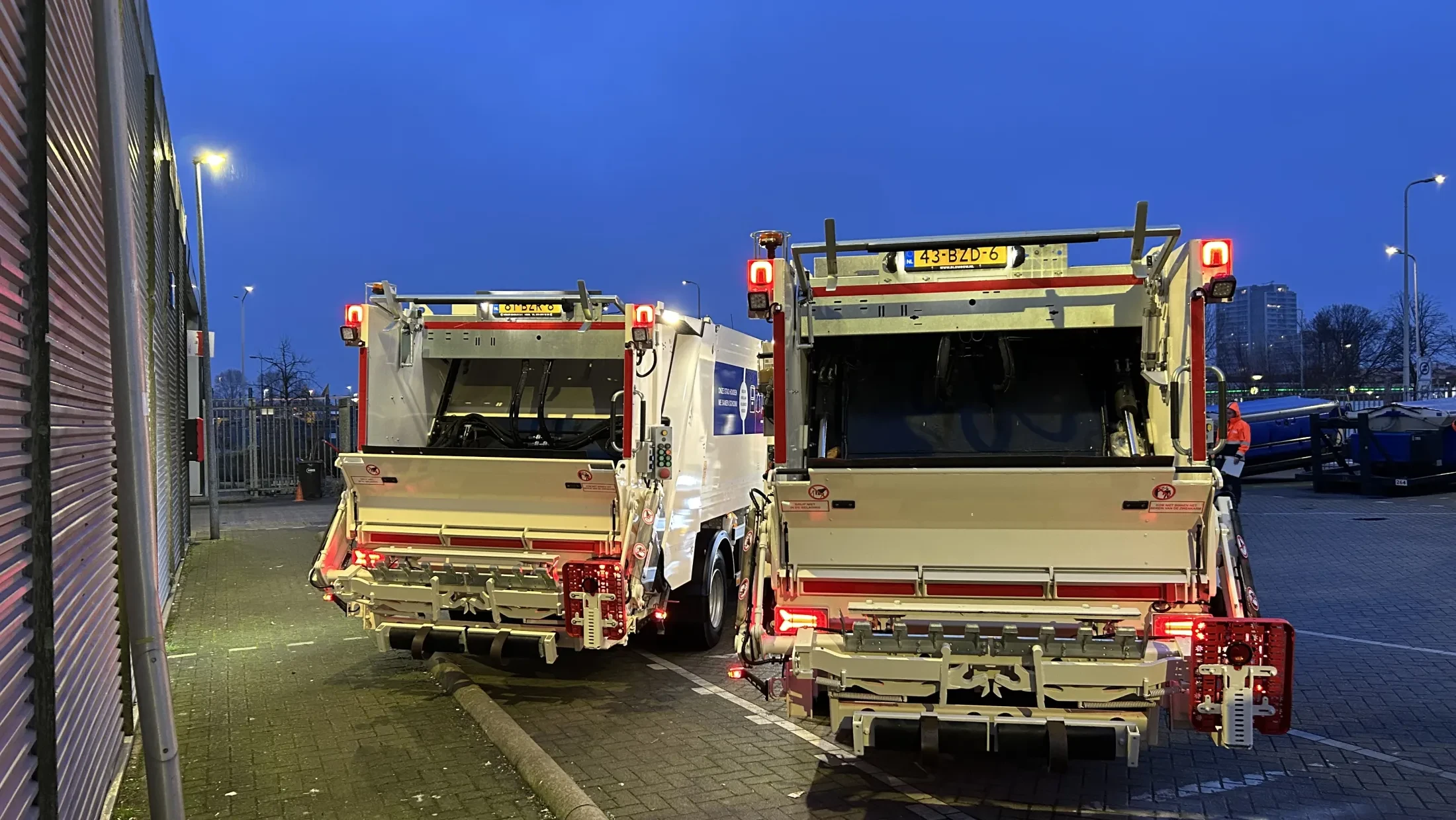 2x DAF XB 230 FA VDC 12T NGD - HMS