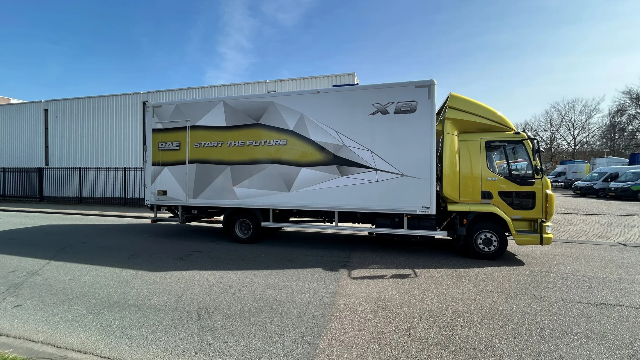 DAF XB 210 FA VDC 12T - Van der Dussen