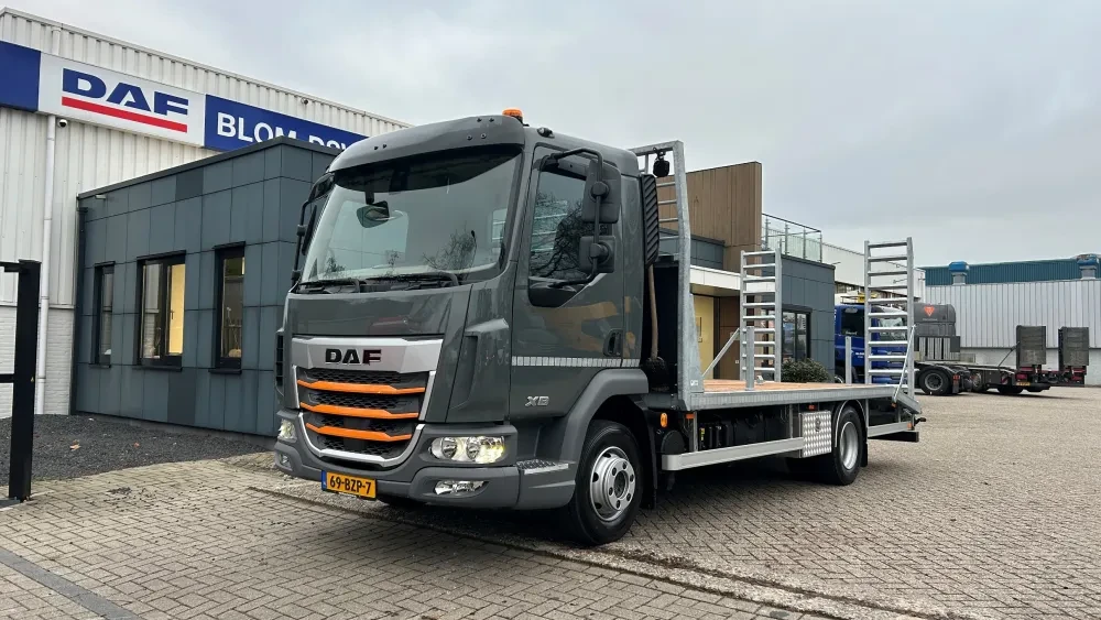 Loonbedrijf en Kraanverhuur Van Leeuwen BV - XB 230 FA DC 12T